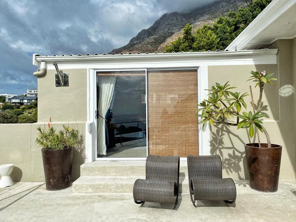 Residence William French Simon's Town 4*,