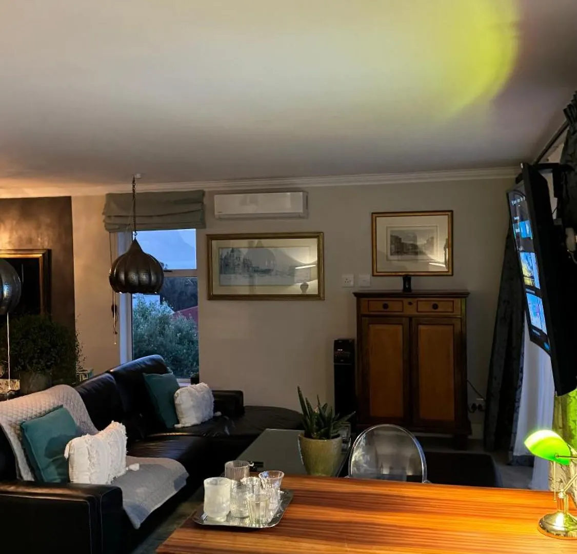 Residence William French Simon's Town 4*,